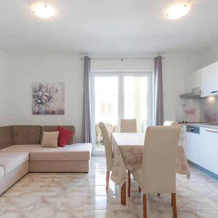 Apartment Cozy In With Kitchen *