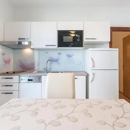 아파트 Cozy In With Kitchen 포블랴나