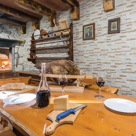 Cozy In With Kitchen Apartment